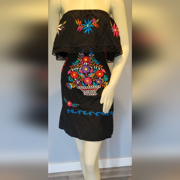 Artesanal Dresses & Skirts - OFF SHOULDER WOMAN DRESS FLORAL ARTESANAL Size M 100% Cotton Embroidered Black